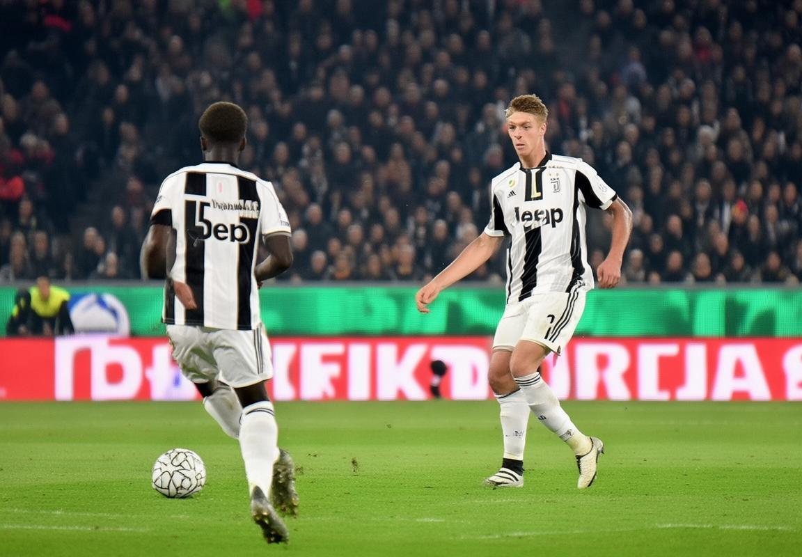 欧冠小组赛：尤文图斯客场2-2战平阿贾克斯